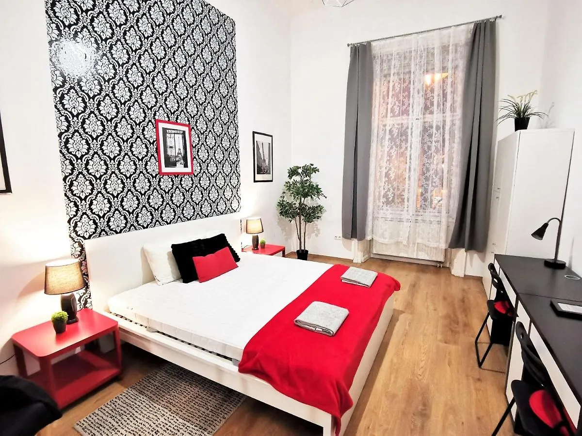 Orangehomes Central Market Hall Apartment location