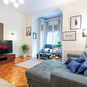 Beautiful Spacious Three-room Close To Buda Castle Budapest